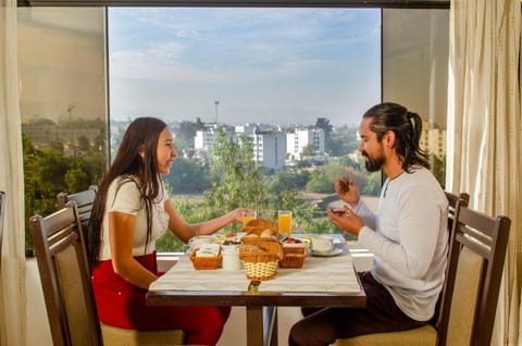 Food and drinks, Dining area