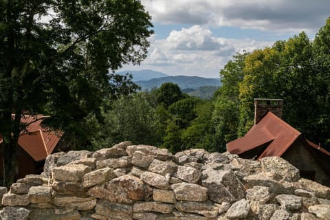 Prancing Horse Lodge at Eagles Nest House in Watauga