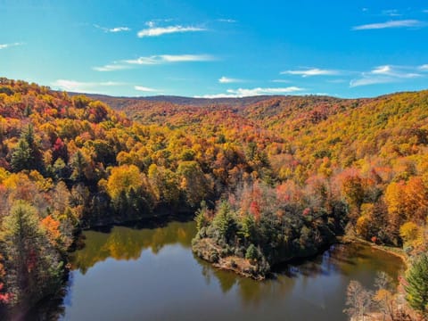 Lake Overlook House in Beech Mountain