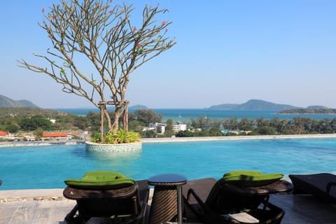 Patio, Nearby landmark, Day, Natural landscape, Mountain view, Pool view, Sea view, Swimming pool, sunbed