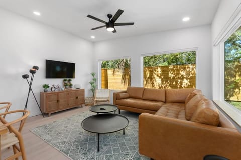 The Peaceful Puffin - New Modern 5 min to Town House in Saint Augustine