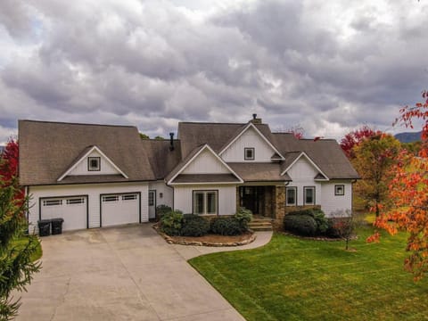 Mountain Top at Linville Falls House in Tennessee