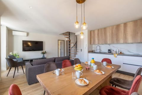 Living room, Seating area, Dining area