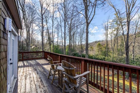 Four Bear Falls House in Banner Elk