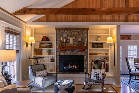 Four Bear Falls House in Banner Elk