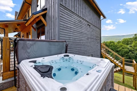 Mountain Time Lodge at Eagles Nest House in Beech Mountain