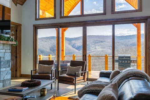 Mountain Time Lodge at Eagles Nest House in Beech Mountain