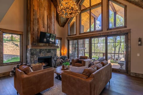 Gretta's Getaway at Eagles Nest House in Watauga