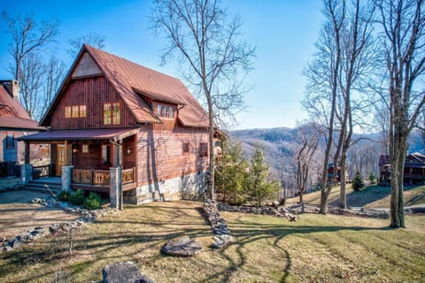 Grin'Inn Bear It at Eagles Nest House in Watauga
