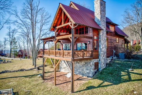 Grin'Inn Bear It at Eagles Nest House in Watauga