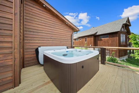 Price Peak at Eagles Nest House in Watauga