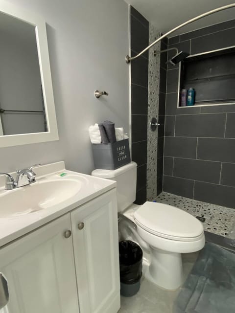 Annas Peaceful mini Luxury suite Apartment in Dania Beach