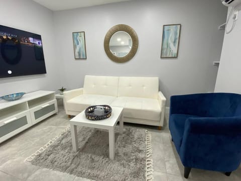 Annas Peaceful mini Luxury suite Apartment in Dania Beach