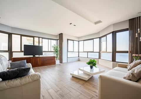 TV and multimedia, Living room, Sea view