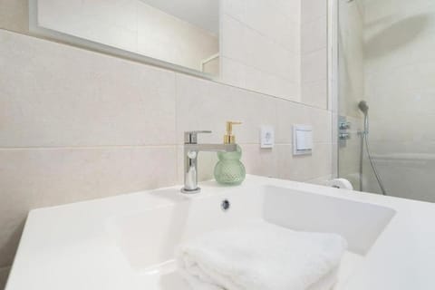 Brand new studio in center- CD7 Apartment in Luxembourg