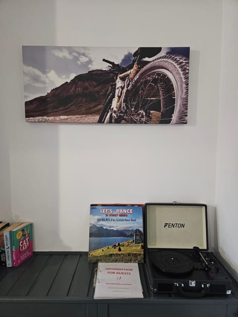 Living room, Seating area, fireplace