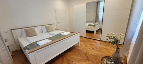 Bed, Bedroom, wardrobe