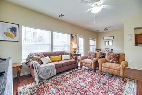 Half-Mi to Grand Lake Townhome with Hot Tub House in Ozark Mountains