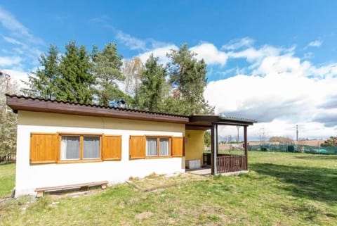 Property building, Spring, Day, Garden