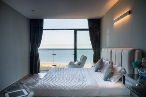 Photo of the whole room, Seating area, Bedroom, Sea view