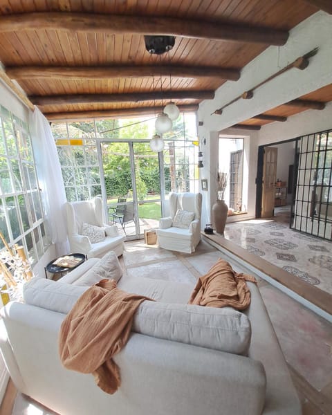 Day, Living room