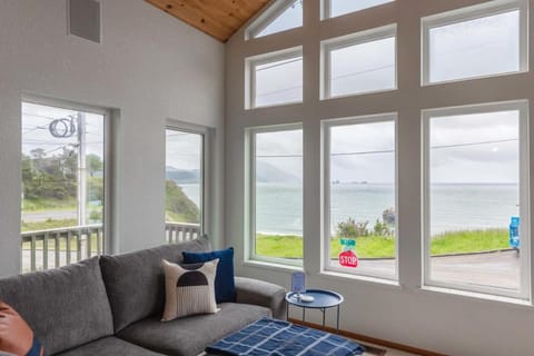 #StayinMyDistrict Ocean Overlook House in Port Orford