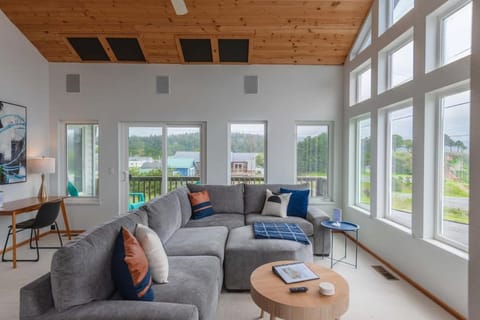 #StayinMyDistrict Ocean Overlook House in Port Orford