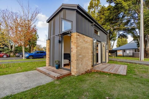 Property building, Neighbourhood