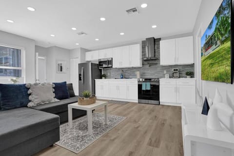 The Back Wave Luxury Home House in Dania Beach