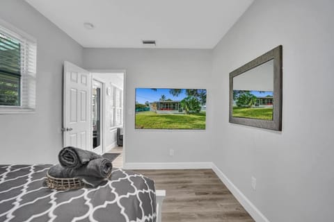 The Back Wave Luxury Home House in Dania Beach