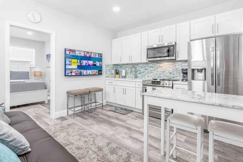 Mayas Blue Lagoon Luxury Suite #1 Apartment in Dania Beach