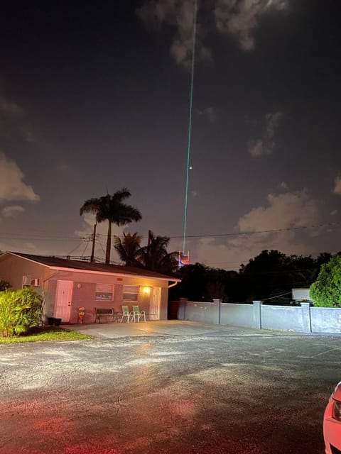 Mayas Blue Lagoon Luxury Suite #2 Apartment in Dania Beach