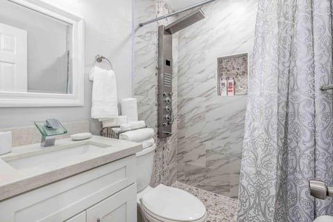 Mazor Luxury Two bedroom vacation Home House in Dania Beach