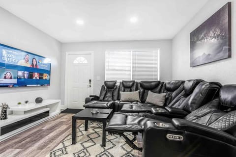 Mazor Luxury Two bedroom vacation Home House in Dania Beach