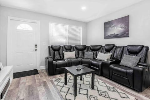 Mazor Luxury Two bedroom vacation Home House in Dania Beach