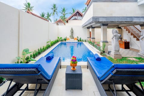 Pool view, Swimming pool, sunbed