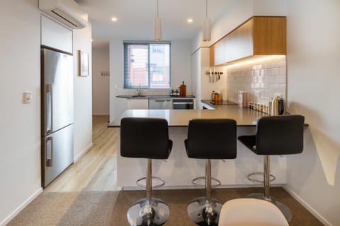 Coffee/tea facilities, Kitchen or kitchenette, furniture, minibar, oven, stove, air conditioner