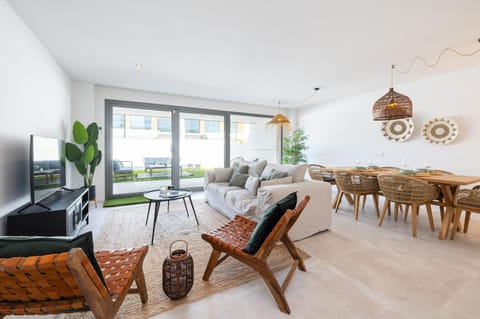 Living room, Dining area