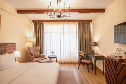 Bed, TV and multimedia, Photo of the whole room, Seating area, Bedroom