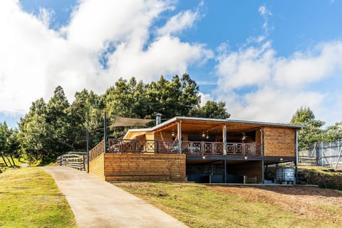 Property building, Day, Natural landscape, Garden, Garden view