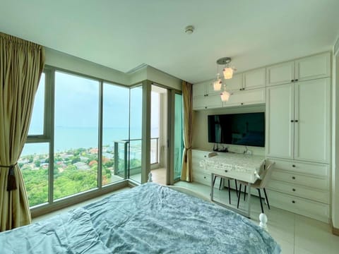Bed, Natural landscape, TV and multimedia, Photo of the whole room, Sea view