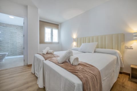 Bed, Bathroom, Bedroom, heating, towels, air conditioner