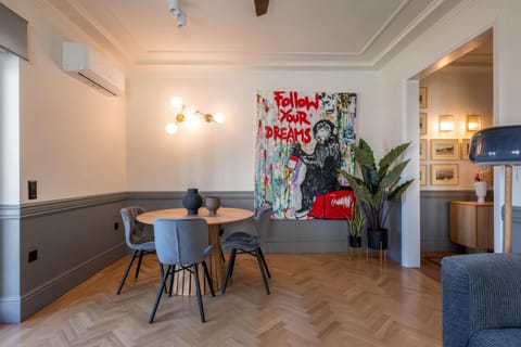 Seating area, Dining area