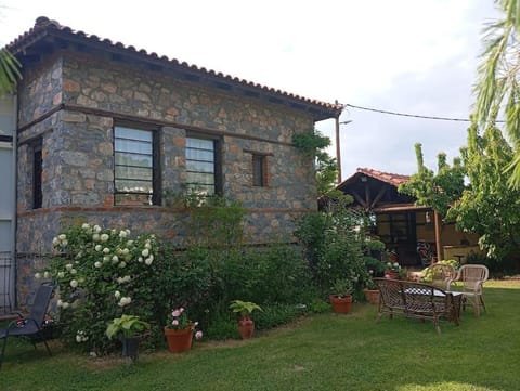 Property building, Spring, Day, Garden, Garden view