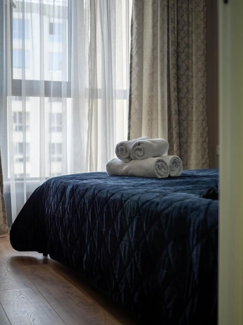 Bed, Bedroom, towels