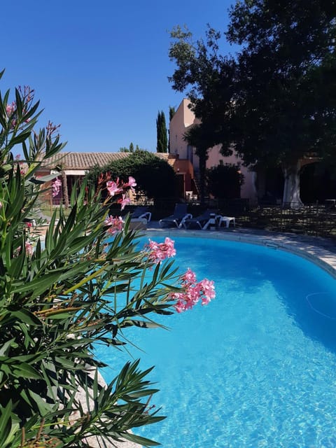 Property building, Swimming pool, Breakfast