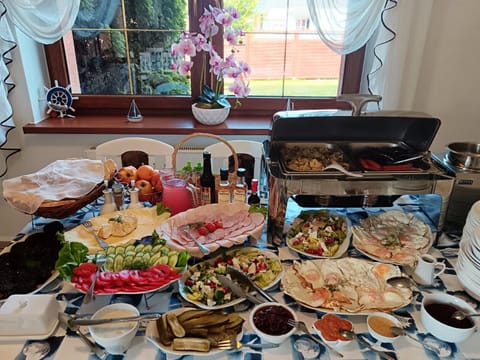 Restaurant/places to eat, Food and drinks, Food, Buffet breakfast