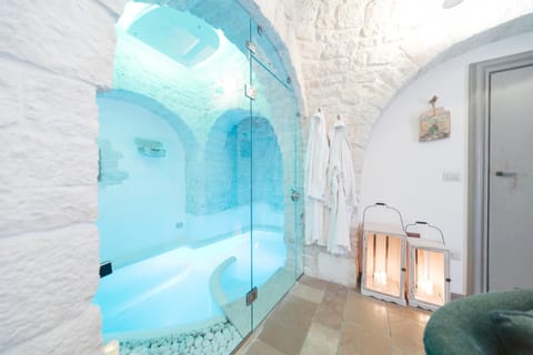 Hot Tub, Hot Tub