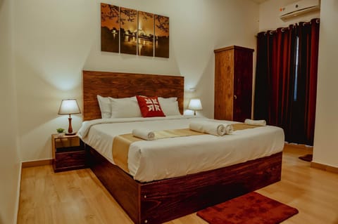 Bed, Photo of the whole room, Bedroom, air conditioner