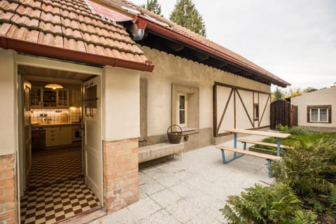 Property building, Patio, Balcony/Terrace, kitchen